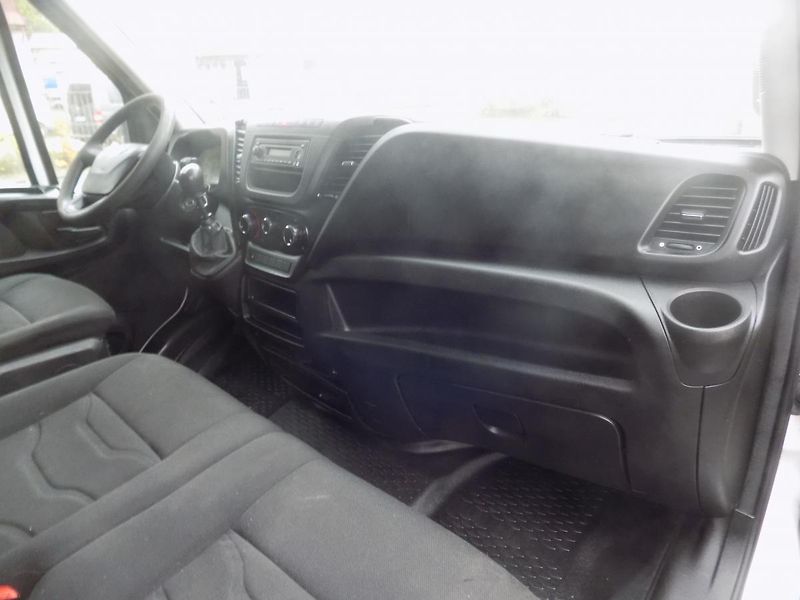 Iveco Daily (2015) 2,3 93KW 35S13 KLIMA - fotka 27 z 31