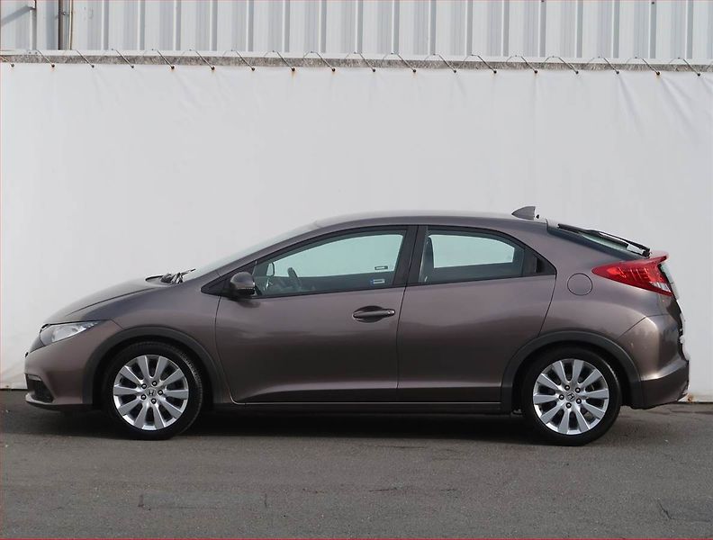 Honda Civic (2012) 1.4 i-VTEC, Tempomat - fotka 3 z 18