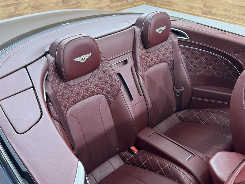 Bentley Continental GTC V12 FIRST EDITION NAIM - fotka 24 z 27