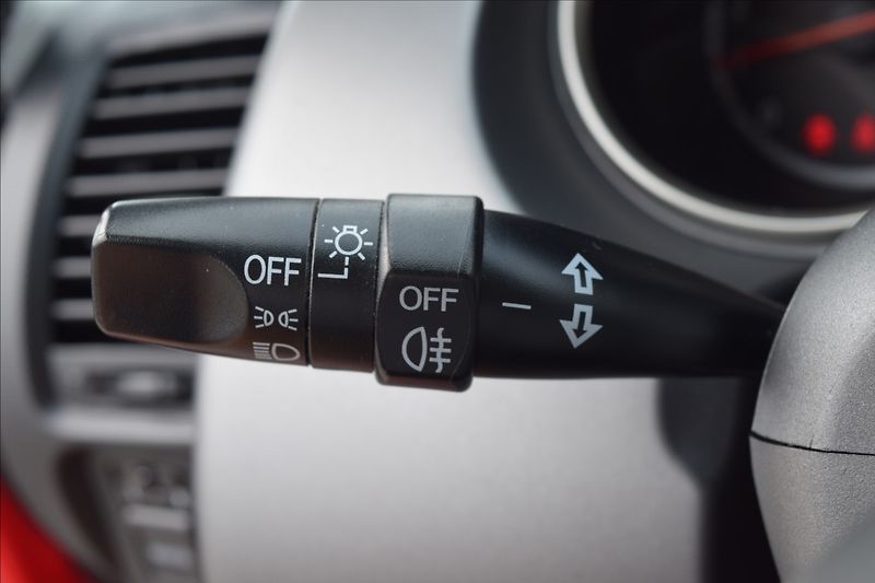Honda Jazz 1,3 i 57KW NOVÁ STK BEZ KOROZE - fotka 35 z 45