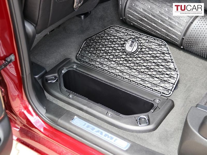 RAM 1500 (2024) Longhorn 5.7 V8 Hemi  - fotka 41 z 47