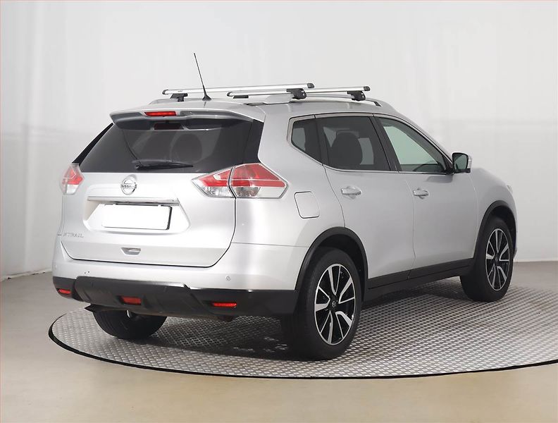 Nissan X-Trail (2015) 1.6 dCi, 4X4, Navi, Xenony - fotka 5 z 26