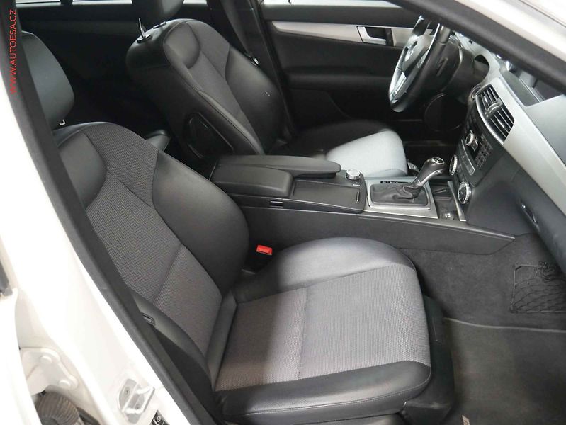 Mercedes-Benz Třídy C (2013) 1.6 C180, AT, navi, xenon - fotka 12 z 26