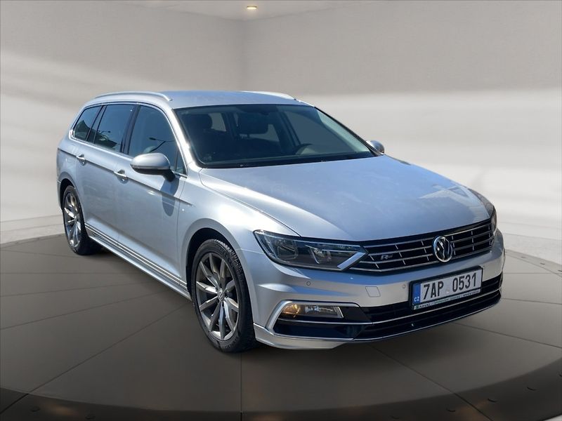 Volkswagen Passat 2,0 TDI Highline AT - fotka 1 z 11