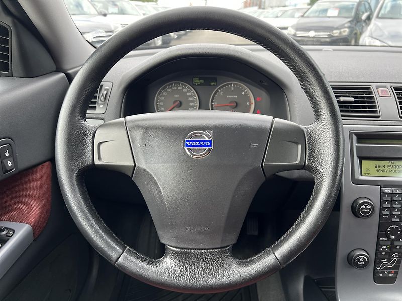 Volvo C30 1.6D ABS KLIMATIZACE TAŽNÉ - fotka 14 z 35