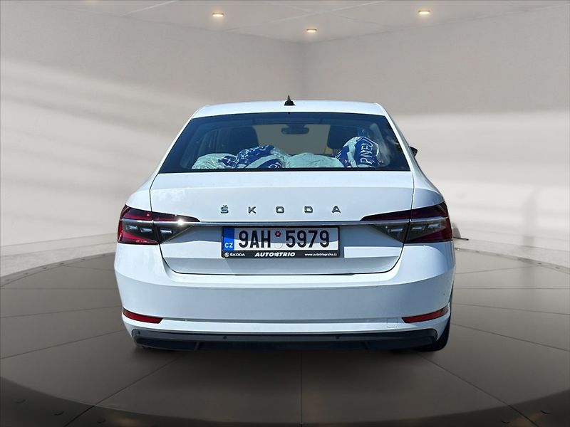 Škoda Superb 2,0 TSI 140 Style DSG - fotka 5 z 11
