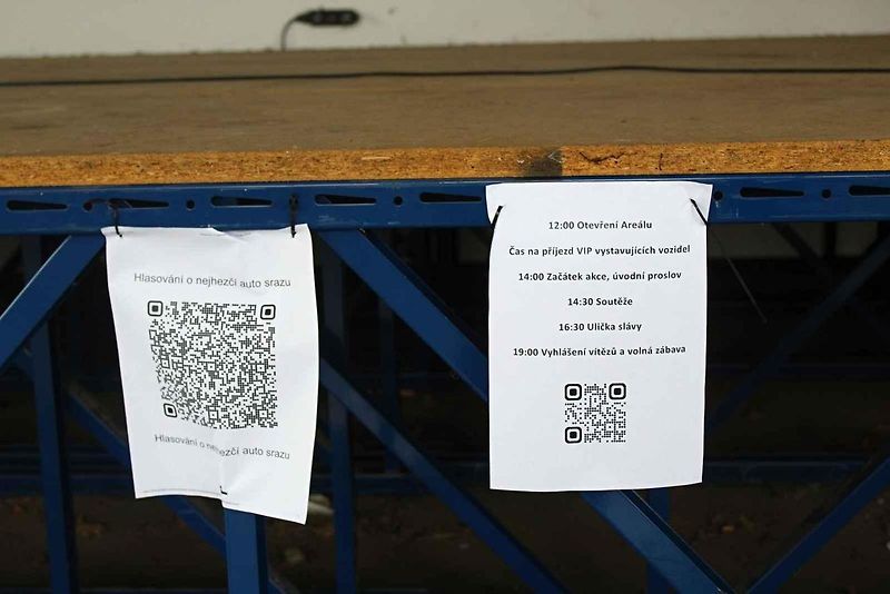 Z podzimního autosrazu v areálu Pivovaru Holanďan v Hlízově.