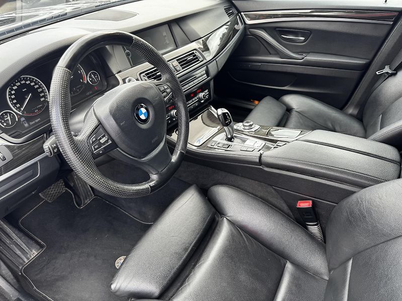 BMW Řada 5 (2012) 530XD M-paket - fotka 9 z 29
