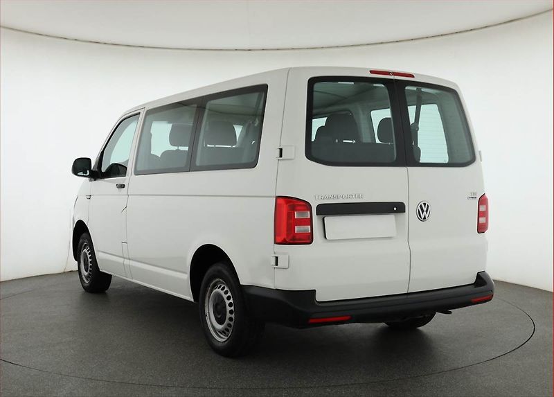 Volkswagen Transporter (2016) 2.0 TDI, Bus, 8Míst, ČR - fotka 4 z 13