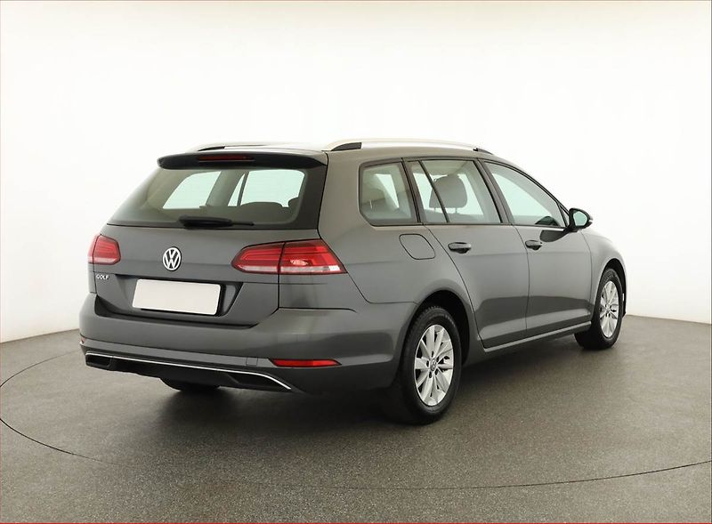 Volkswagen Golf (2018) 1.0 TSI, Tempomat - fotka 5 z 19