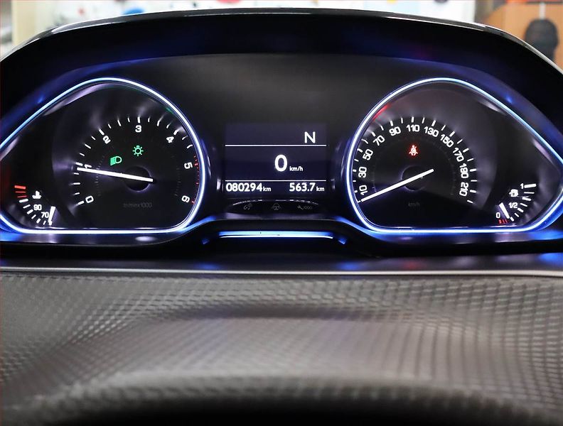 Peugeot 2008 (2013) 1.6 e-HDi, Automat, Navi - fotka 11 z 22