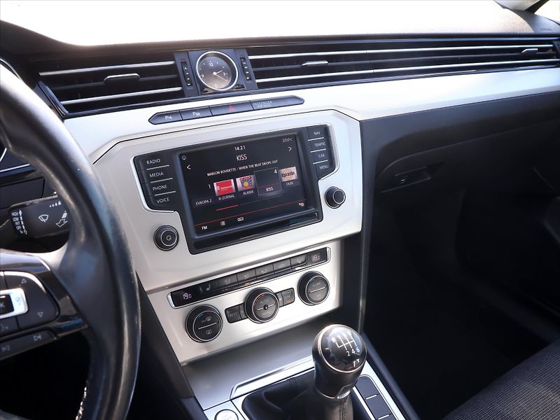 Volkswagen Passat 2.0 TDI 110kW Comfortline - fotka 17 z 33