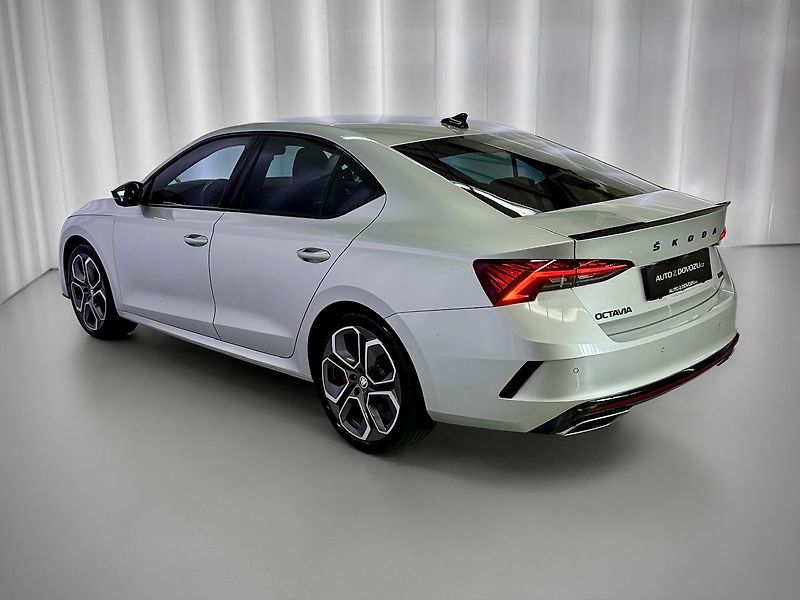 Škoda Octavia 2.0 TSI 180KW DSG RS, HUD, WEB - fotka 5 z 30