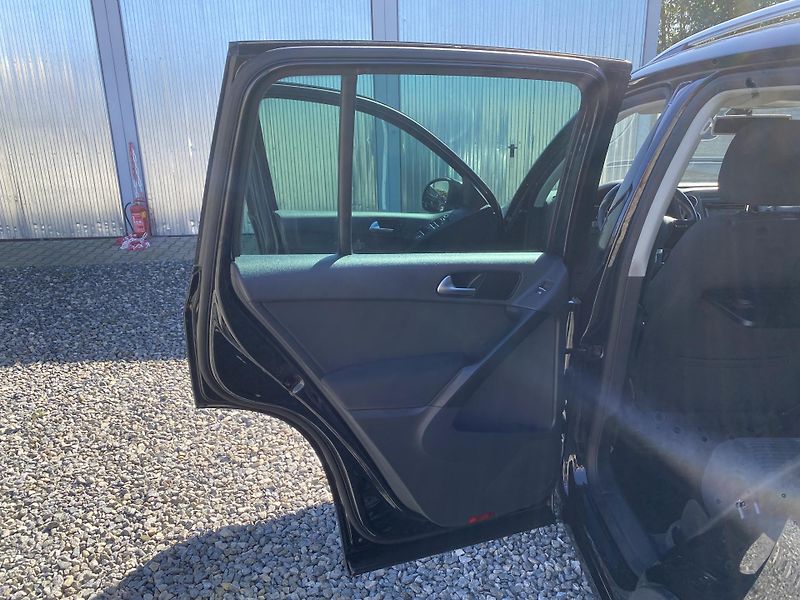 Volkswagen Tiguan 2.0TDi 4x4 135PS GOAL PĚKNÝ!!! - fotka 101 z 166