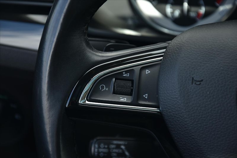 Škoda Superb 2.0TSI 206kW 4x4 L&K ACC TAŽNÉ - fotka 15 z 37