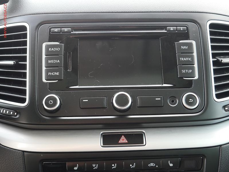 Volkswagen Sharan (2014) 2.0 TDI, panorama, autoAC - fotka 12 z 21