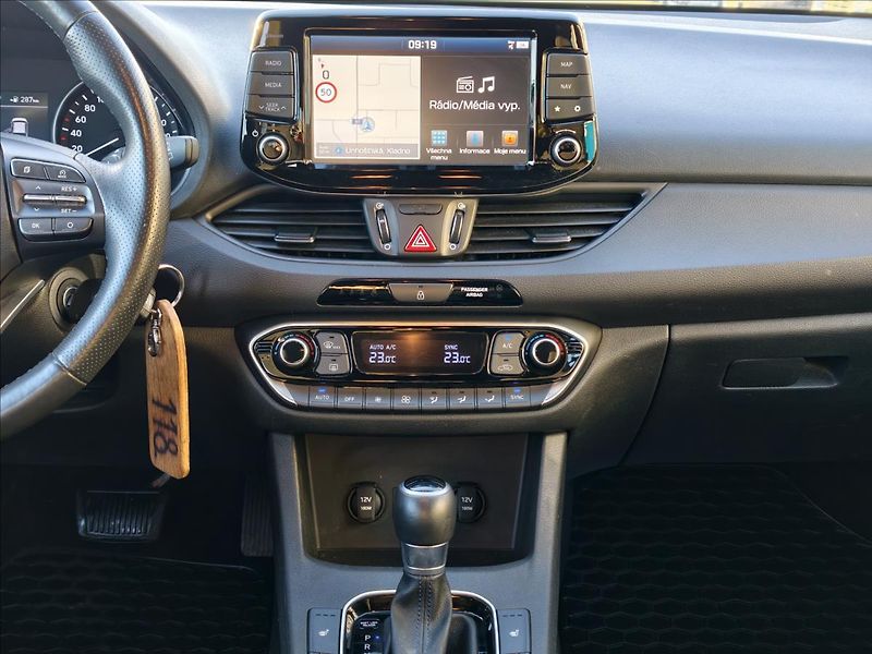 Hyundai i30 1,4 T-GDi DCT,Automat Style Go - fotka 10 z 16