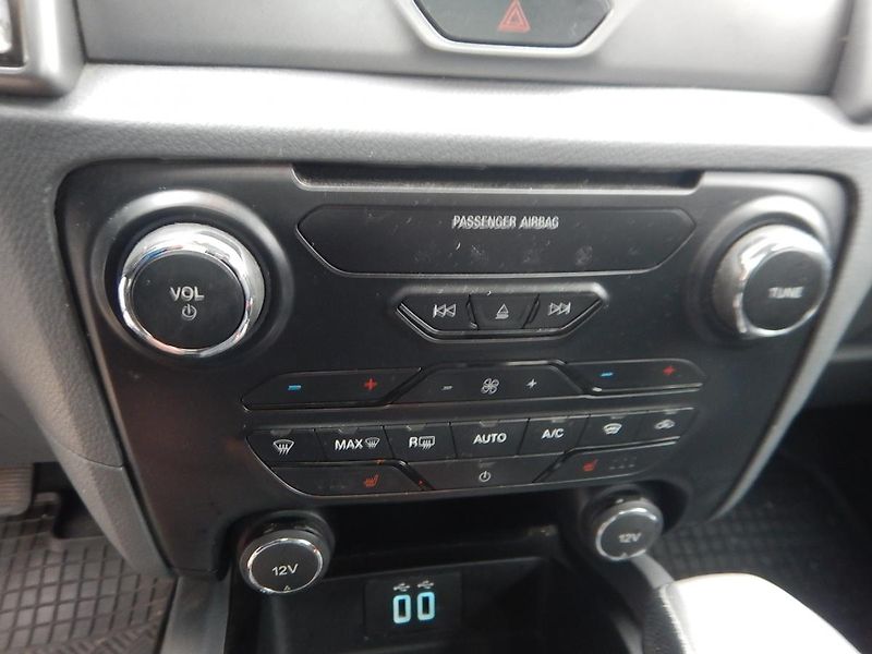 Ford Ranger 2.2 TDCi LIMITED 4x4 AUTOMAT - fotka 28 z 36