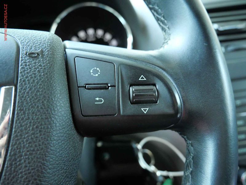 Škoda Yeti (2012) 1.4TSI, Ambiente - fotka 17 z 21