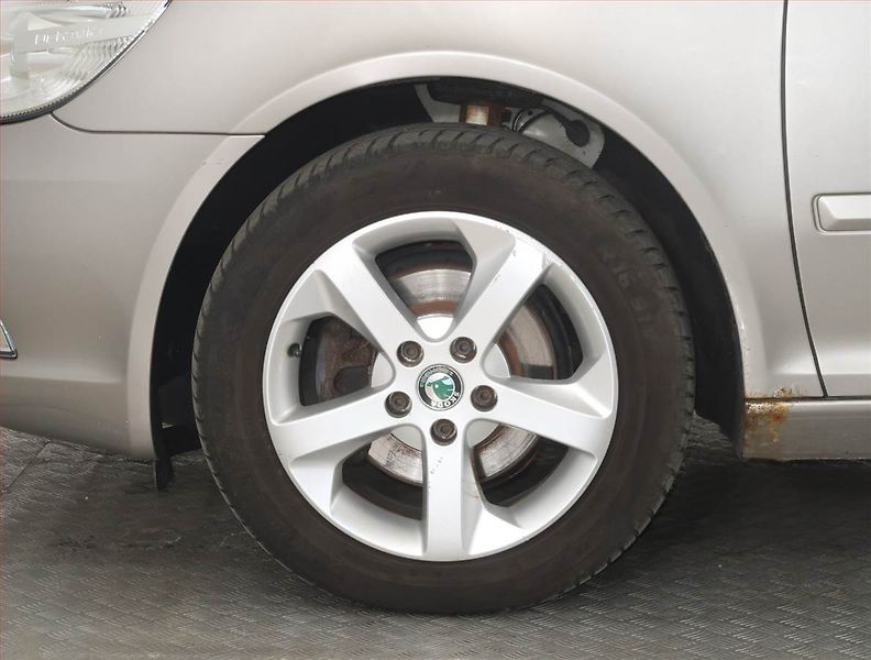 Škoda Octavia (2012) Ambition 2.0 TDI, Automat - fotka 15 z 17