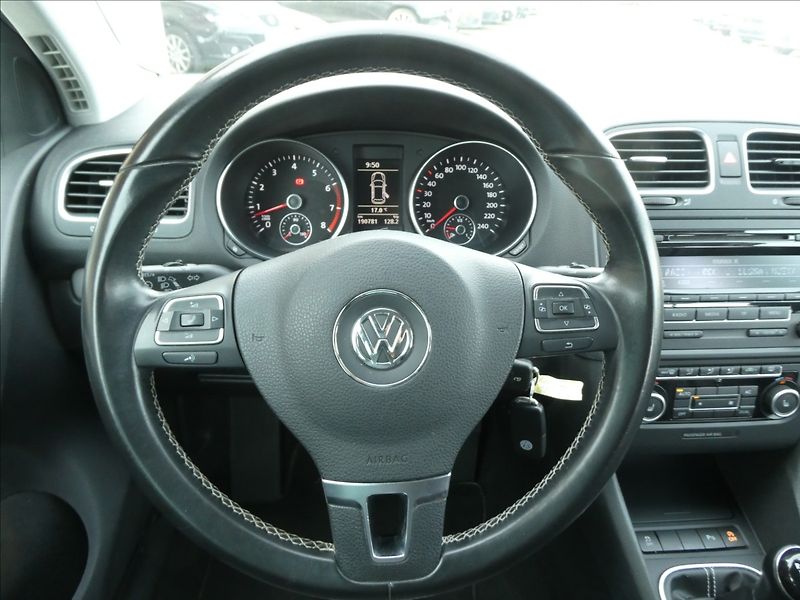 Volkswagen Golf 1,2 TSi 77kW MATCH serviska - fotka 30 z 45