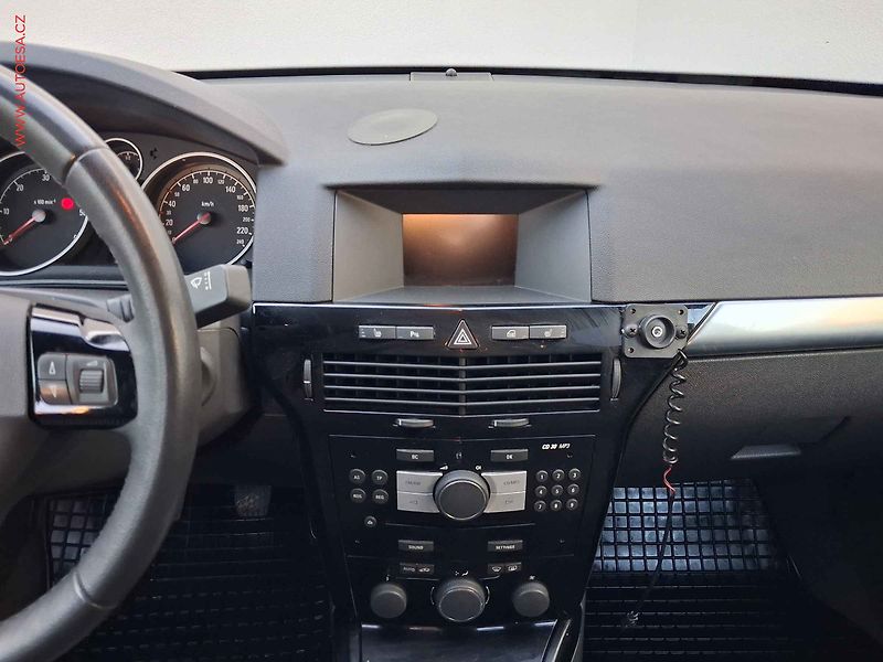 Opel Astra (2010) 1.9CDTI, ČR, servis.kniha - fotka 12 z 16