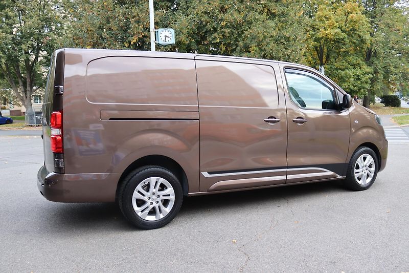 Opel Vivaro (2020) 2.0 BlueHDi/CDTi 130 kW - fotka 12 z 57