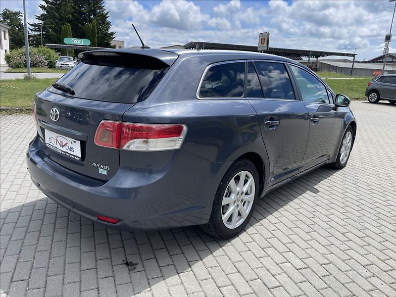 Toyota Avensis 2,0 D-4D 93 kw Klima bez koroz - fotka 28 z 30