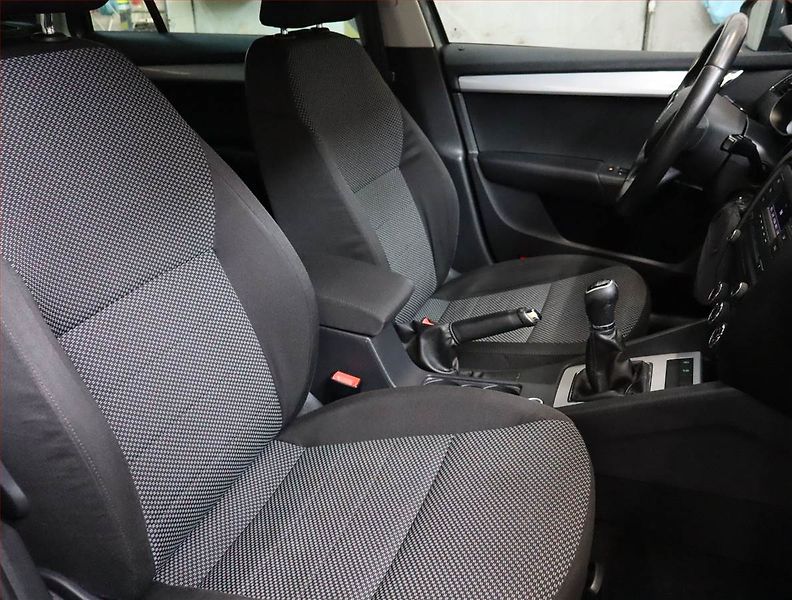 Škoda Octavia (2013) Ambition 1.2 TSI, Serv.kniha - fotka 9 z 17