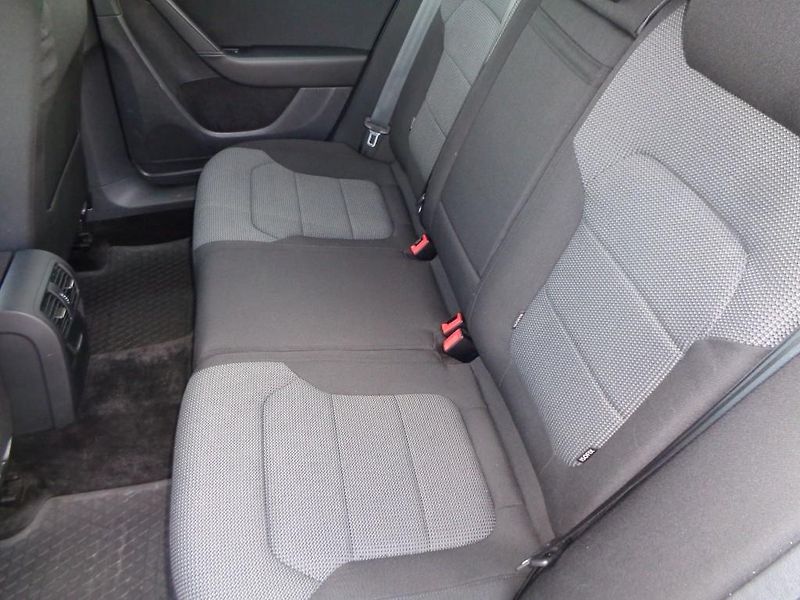 Volkswagen Passat 2,0 TDI Comfortline  103 kW - fotka 21 z 27