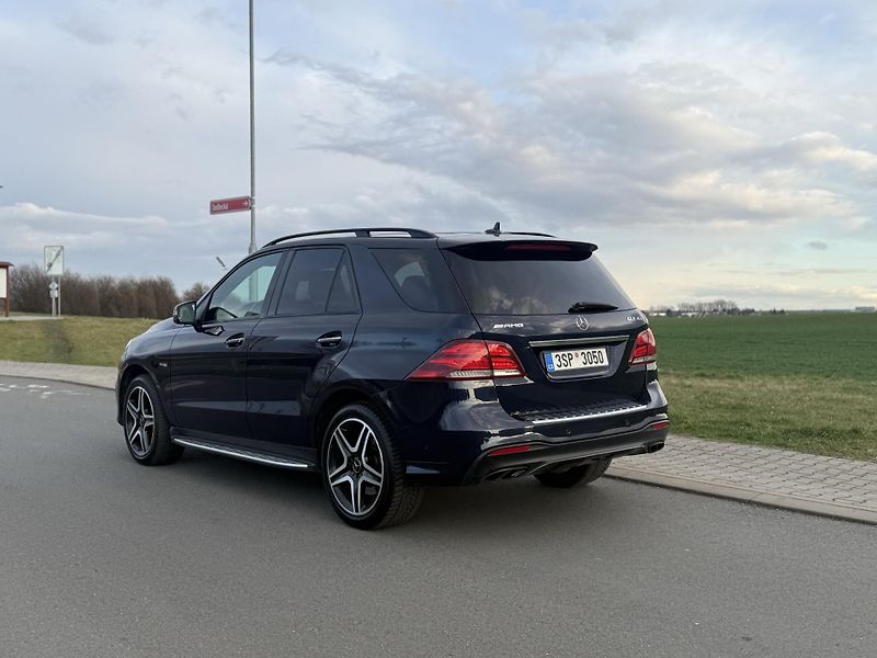 Mercedes-Benz GLE (2017) 43 AMG - fotka 2 z 15
