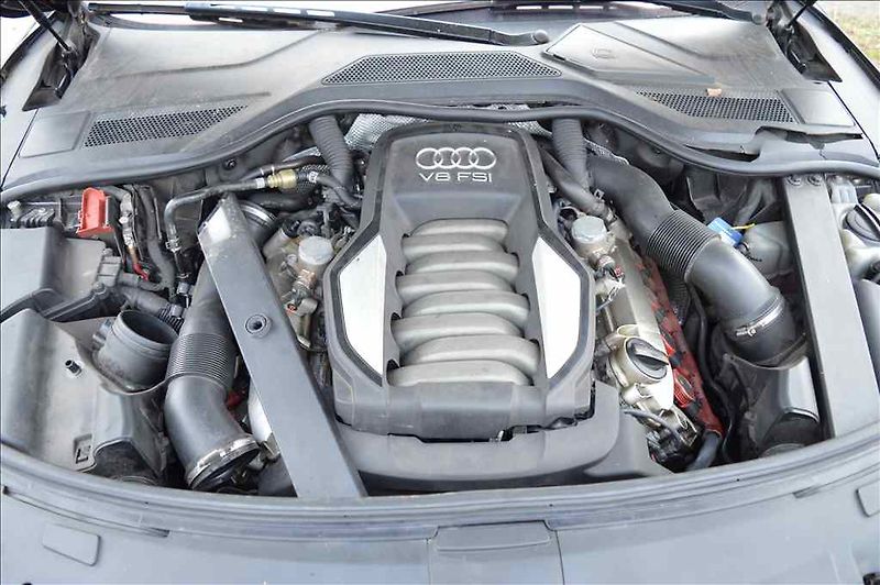 Audi A8 (2012) 4,2V8 QUATTRO - fotka 13 z 25