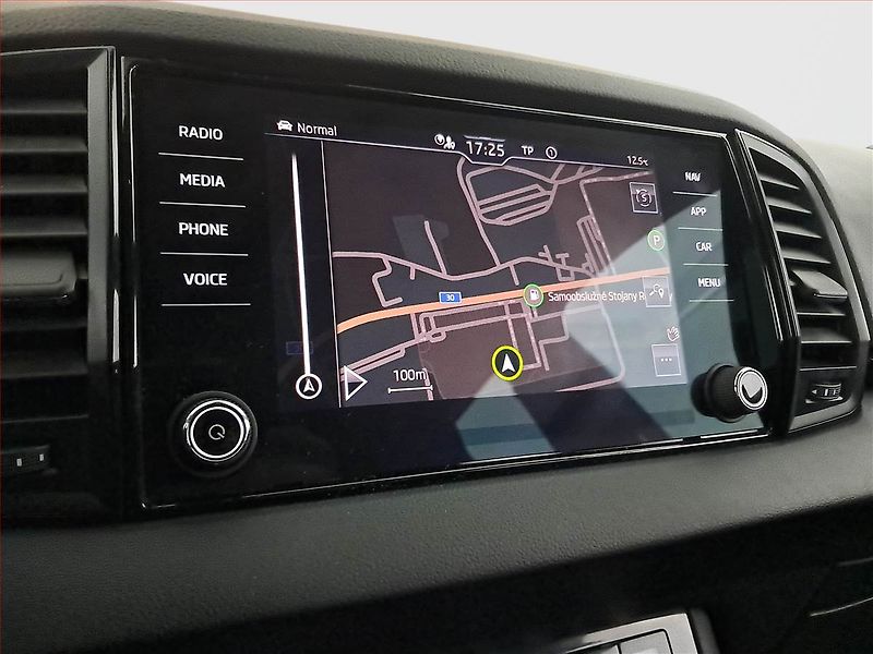 Škoda Karoq (2022) 1.5 TSI - fotka 13 z 18