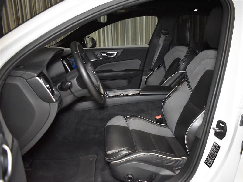 Volvo S60 2,0 B5 AWD Ultra Pano,Headup - fotka 8 z 25