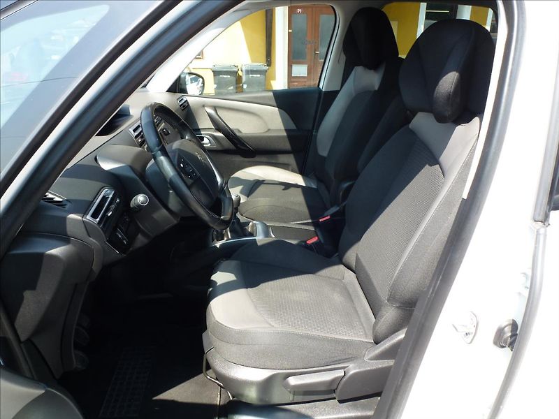 Citroën C4 Picasso 1,2 PureTech 130 S&S MAN6 NAVI - fotka 16 z 56