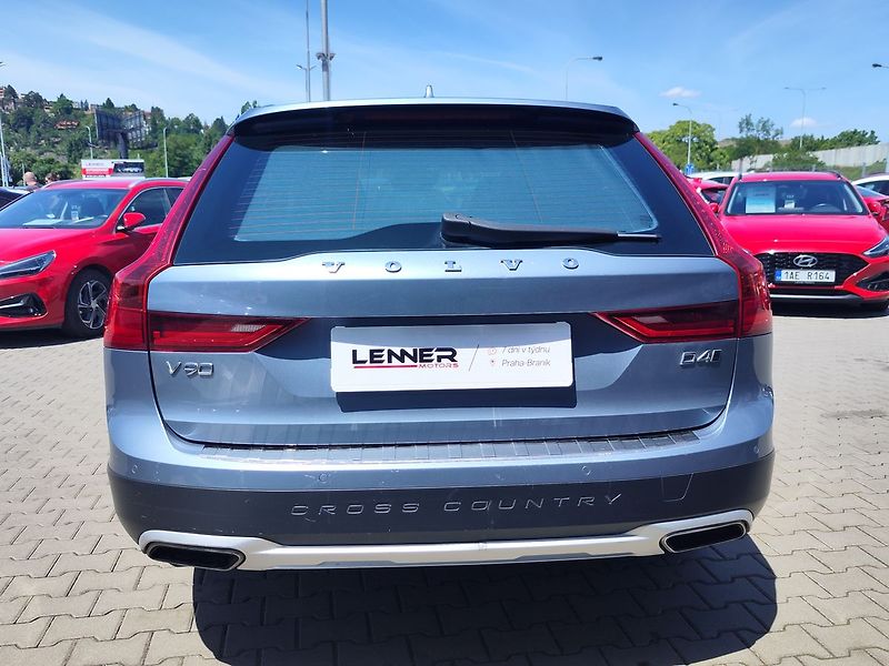 Volvo V90 D4 2.0/140kW Cross Country Mom - fotka 6 z 33