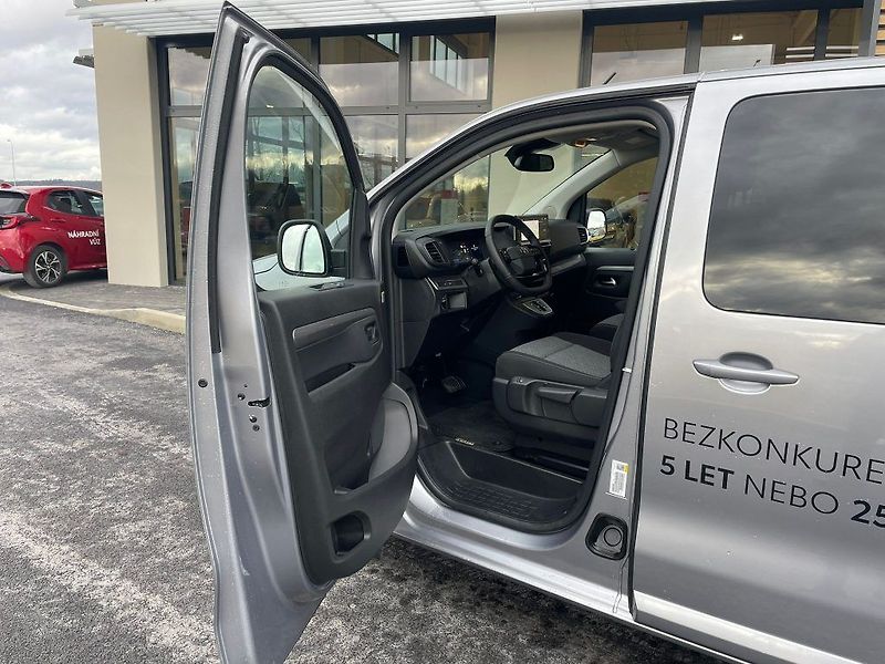 Toyota ProAce Verso EV L2 136HP 75 KWh Family 8S - fotka 12 z 28