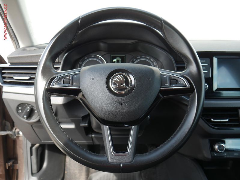 Škoda Scala (2019) 1.0TSi, 2.maj,ČR, Ambition - fotka 13 z 16