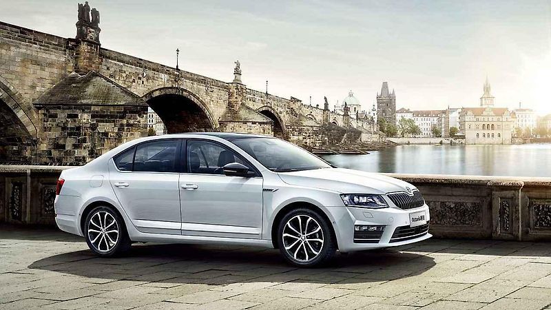Škoda Octavia se v Čině jmenuje Ou Ya. A je natažená do délky.