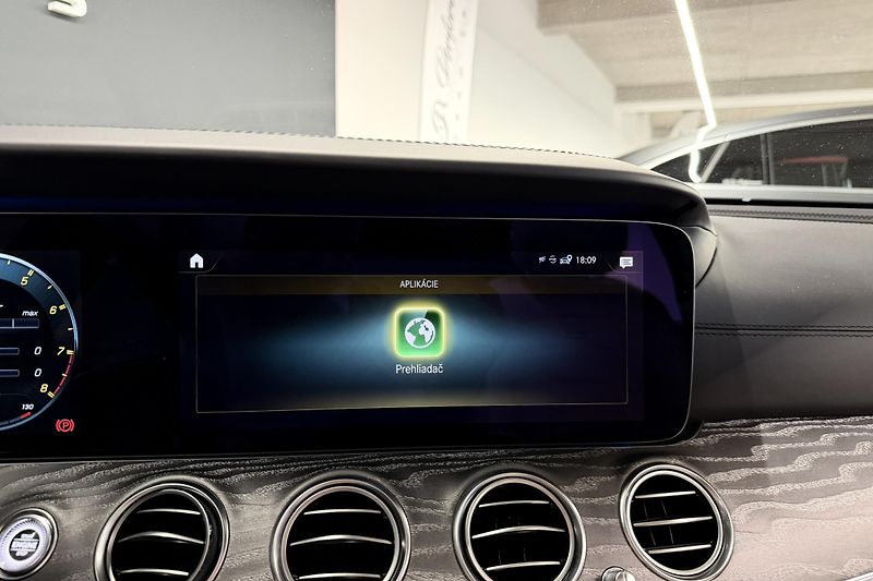 Mercedes-Benz Třídy E (2021) E 63s AMG 4Matic+ V8 Biturbo - fotka 97 z 124