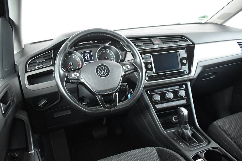 Volkswagen Touran (2022) 1.5TSI 110kW DSG,7 míst - fotka 15 z 20