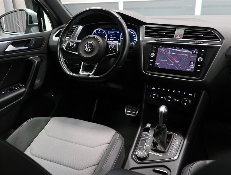 Volkswagen Tiguan 2,0 TDI DSG 4MOTION R-LINE - fotka 11 z 55
