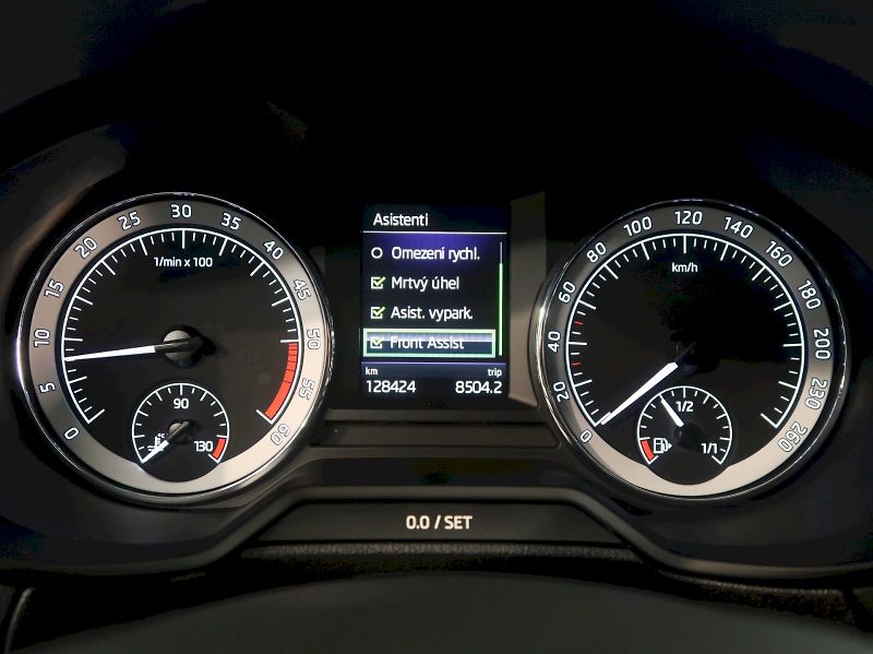 Škoda Octavia (2019) LAURIN&KLEMENT 2.0TDI 110KW DS - fotka 19 z 48