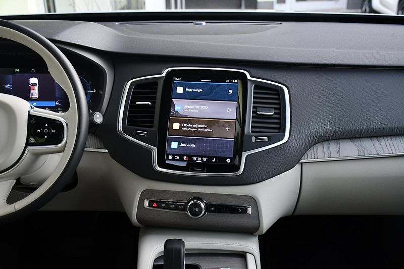 Volvo XC90 T8 AWD RECHARGE 7MÍST 1M  - fotka 7 z 38