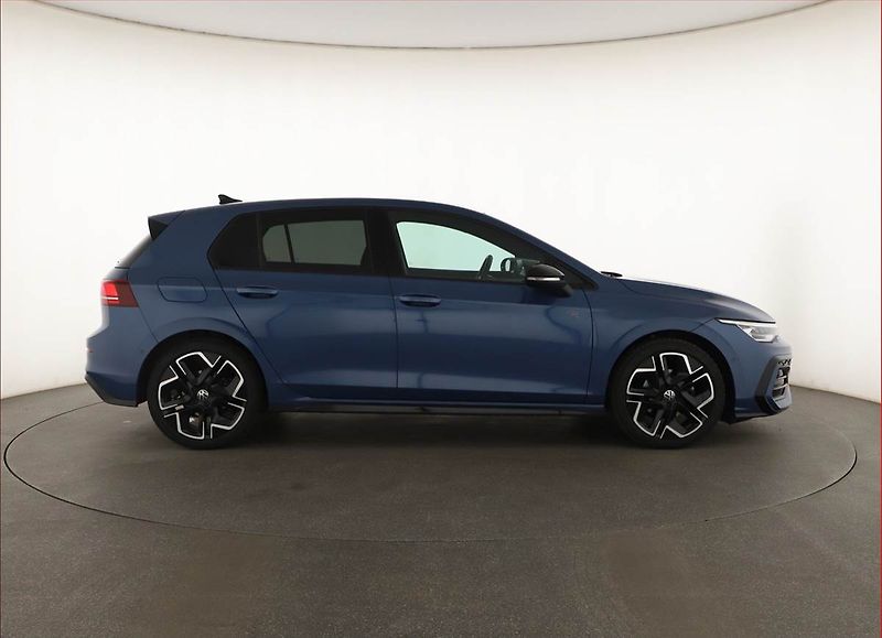 Volkswagen Golf (2025) R-Line 1.5 TSI - fotka 6 z 15