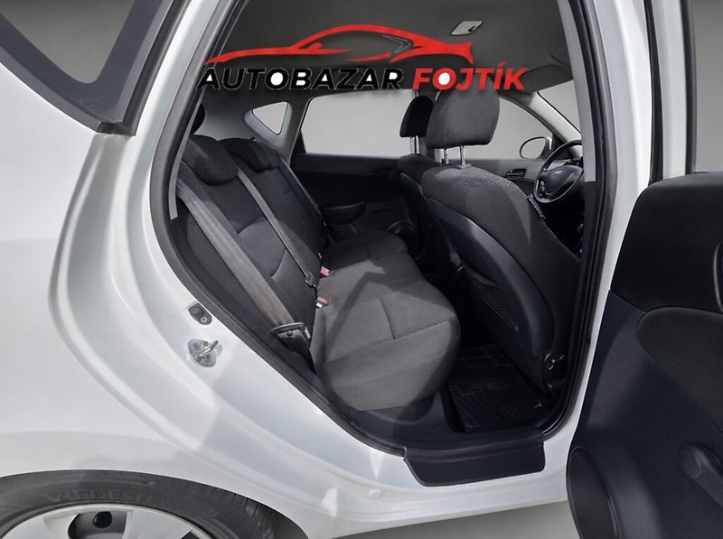 Hyundai i30 (2010) 1.4 CVVT 80KW klima - fotka 16 z 20