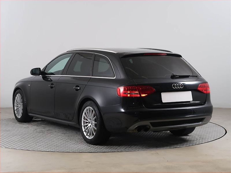 Audi A4 (2011) 1.8 TFSI, Serv.kniha, Xenony - fotka 4 z 17