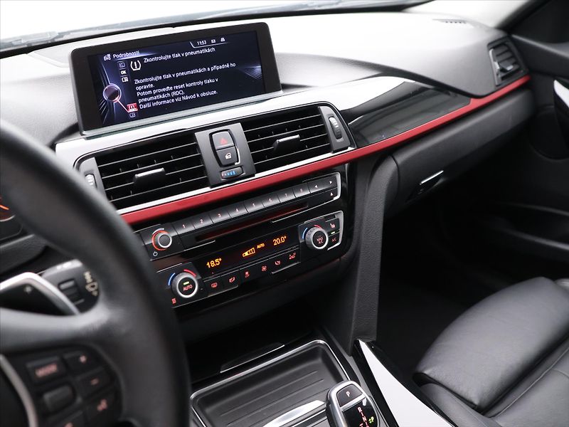 BMW Řada 3 3,0 330d 210kW Aut. xDrive - fotka 22 z 36