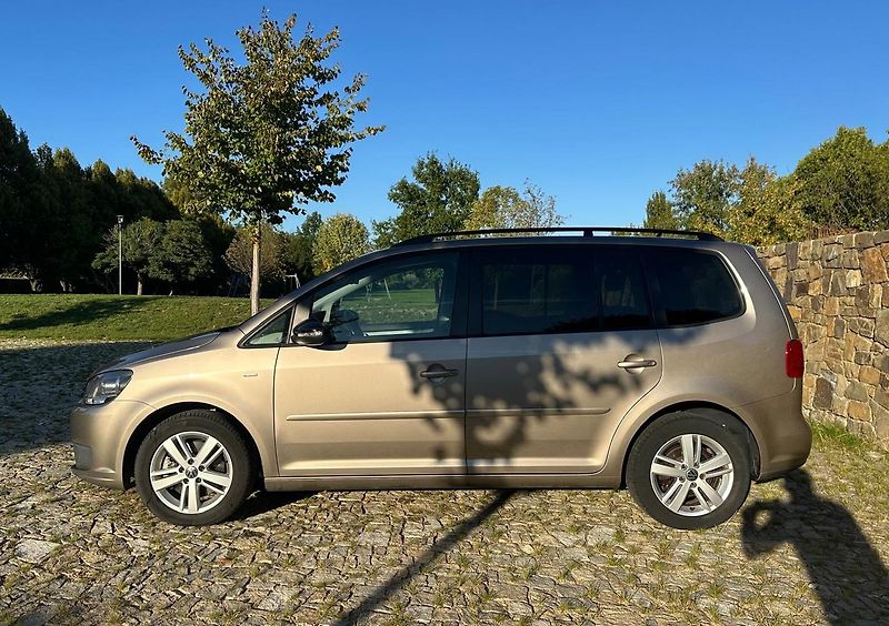 Volkswagen Touran (2012) - fotka 4 z 27