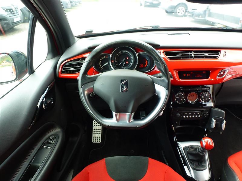 Citroën DS3 1,6 16V VTi THP SportChic - fotka 28 z 46